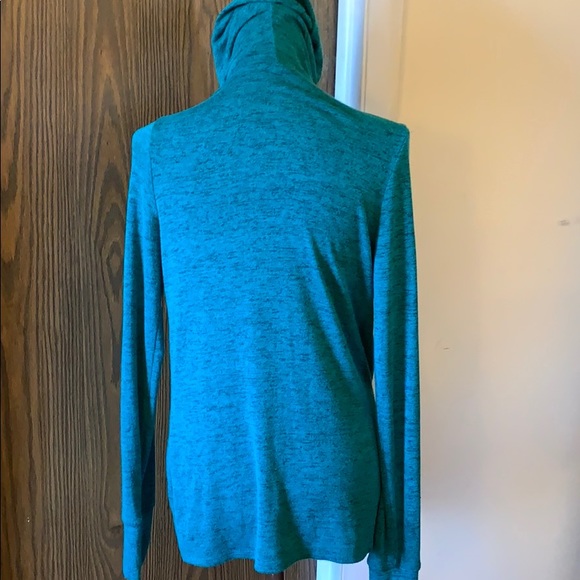 Zella long-sleeve Teal color top - GORGEOUS - Picture 6 of 6